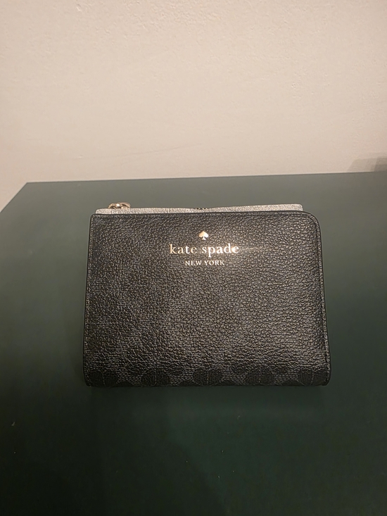 kate spade Handbags - Kate Spade New York Black Leather Zip Wallet